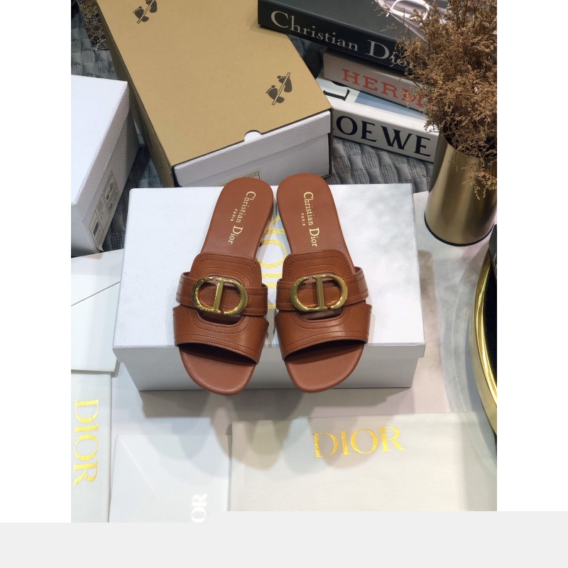 ch**an D*or slippers